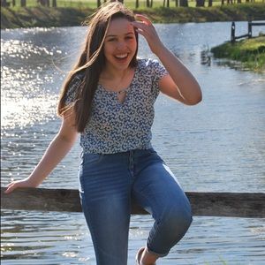 Meet your Posher, Maya